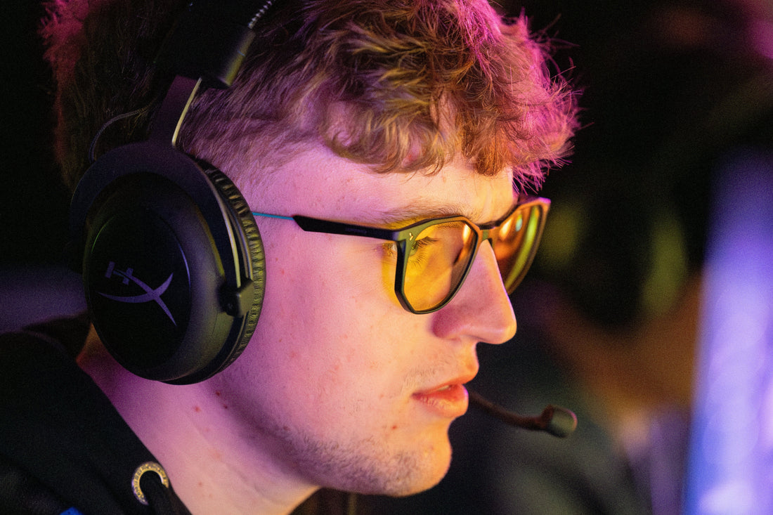 Blue Light Glasses vs Gaming Glasses: What Actually Matters for Performance?